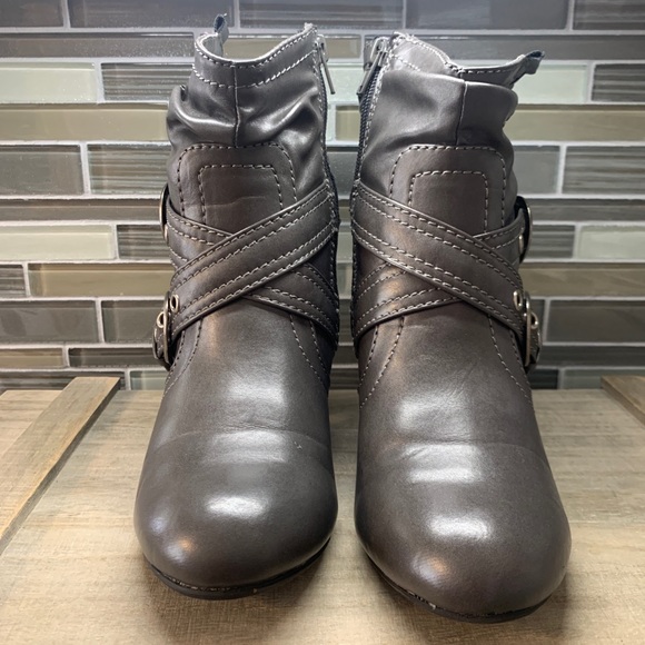 Maurice Fashions Gray Wrapped Buckle Ankle Bootie Boots Woman's Shoe Size 6 - Picture 2 of 12
